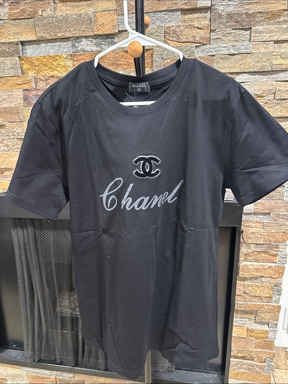 Womenโs Graphic Short Sleeve Tee size L